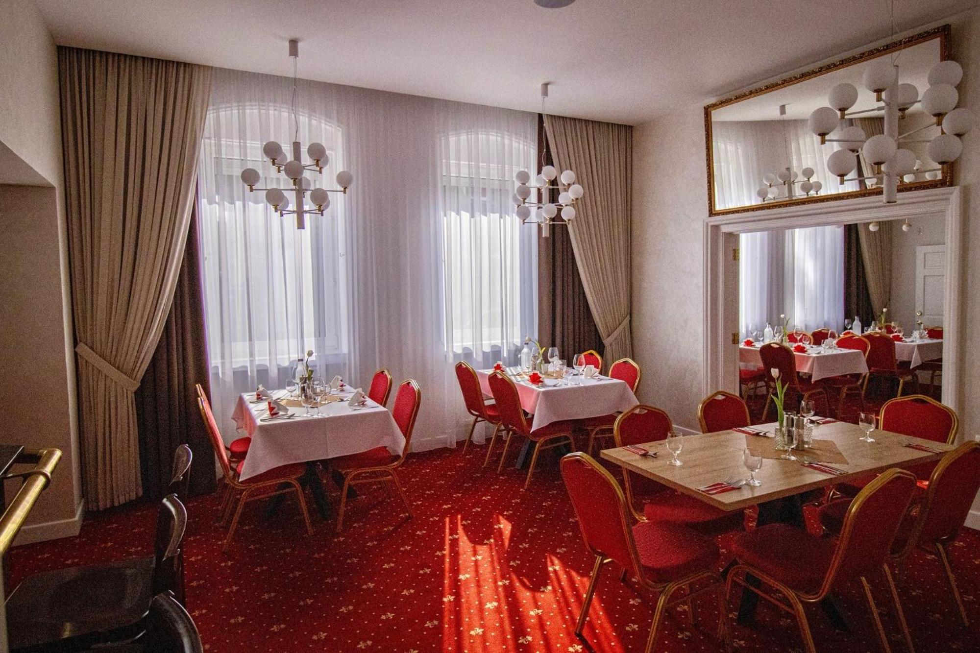 Penzion Rosel Nové Zámky Esterno foto