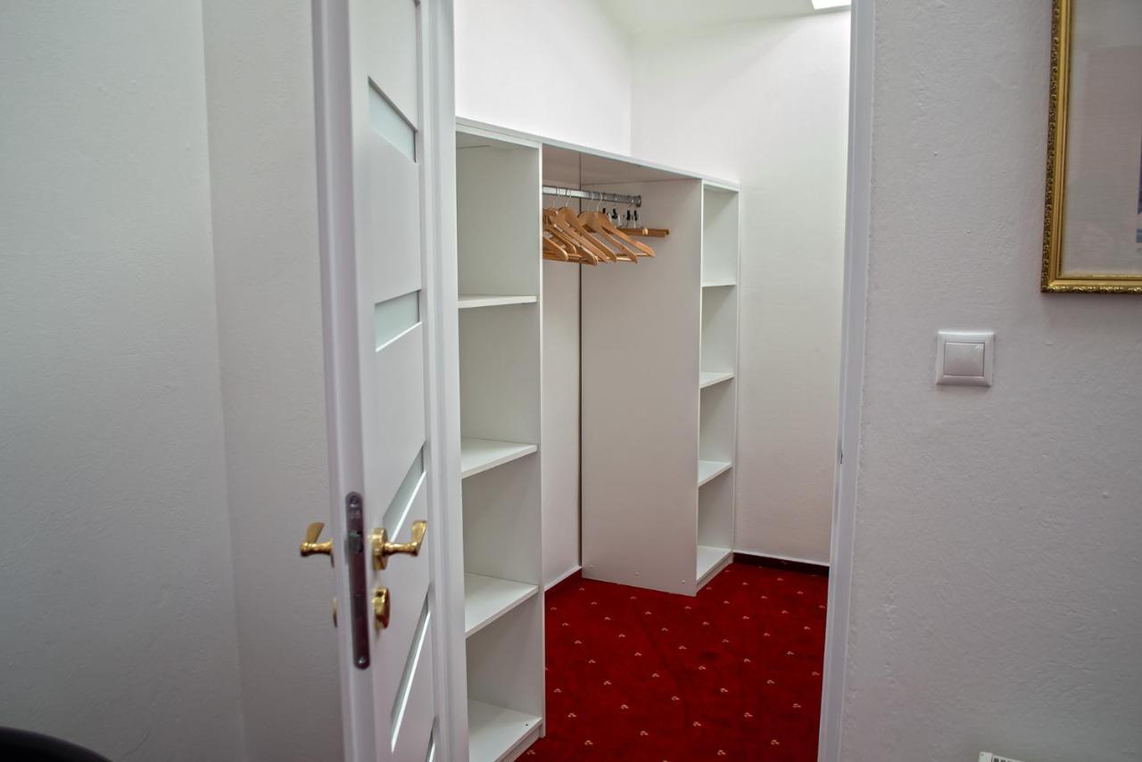 Penzion Rosel Nové Zámky Esterno foto